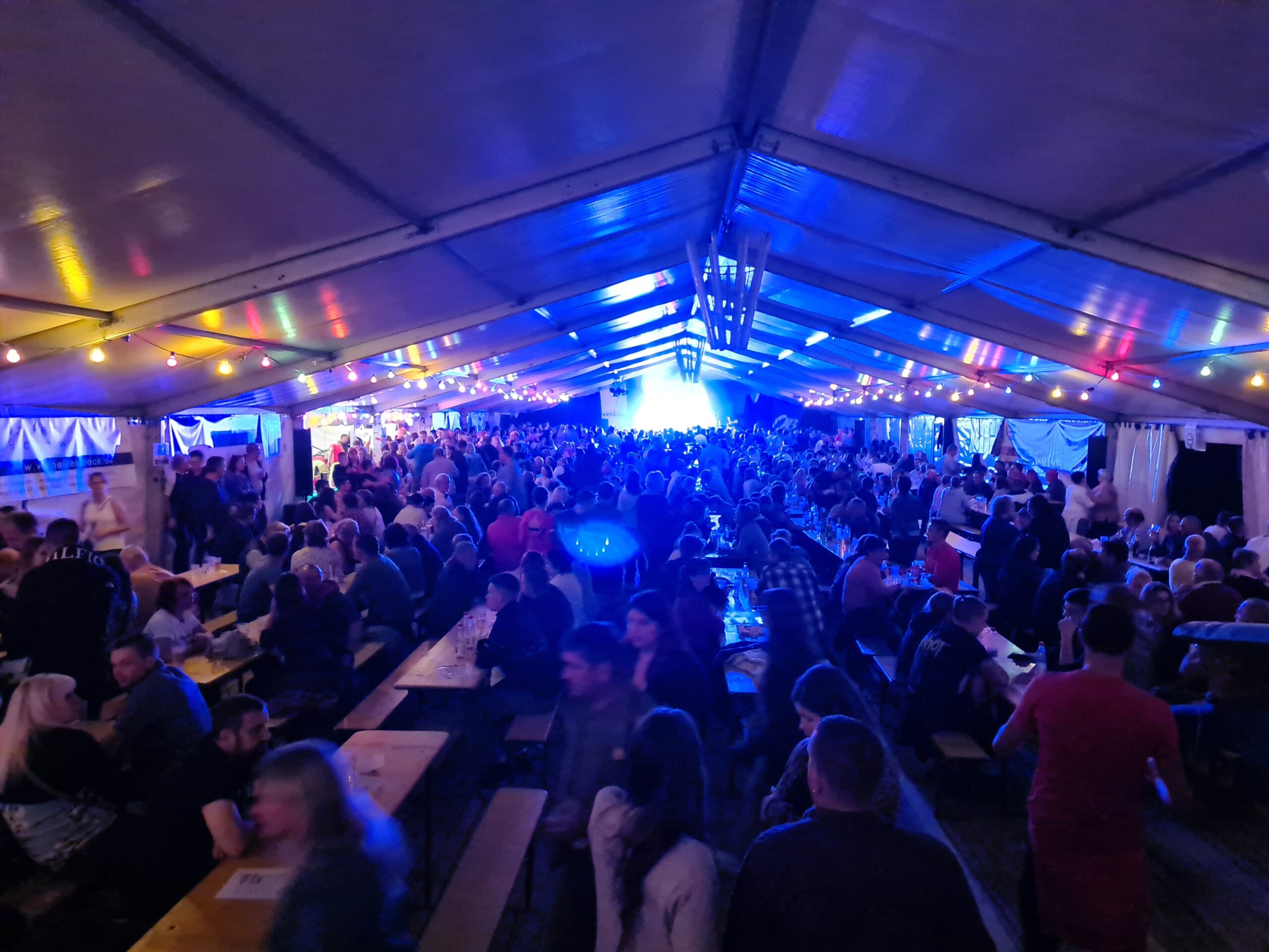Einlass Festzelt für Abendprogramm
